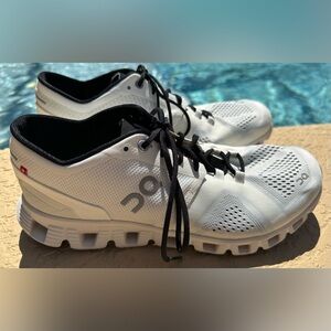 On Cloud / On Running X White Reflective Running Shoes Women’s Size 9.5 in VGC